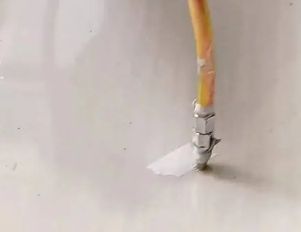 海北瓷砖空鼓维修公司专业解答在瓷砖铺贴过程中，如果使用的砂料过粗（如全部使用了粗砂），可能会导致以下问题